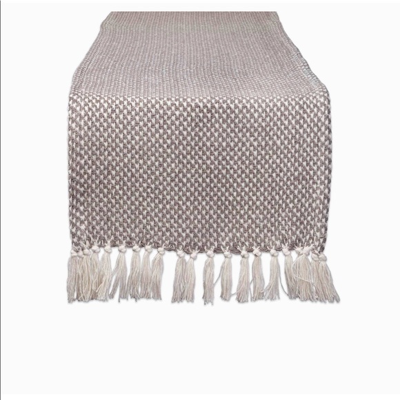 Table runner - Picture 1 of 4